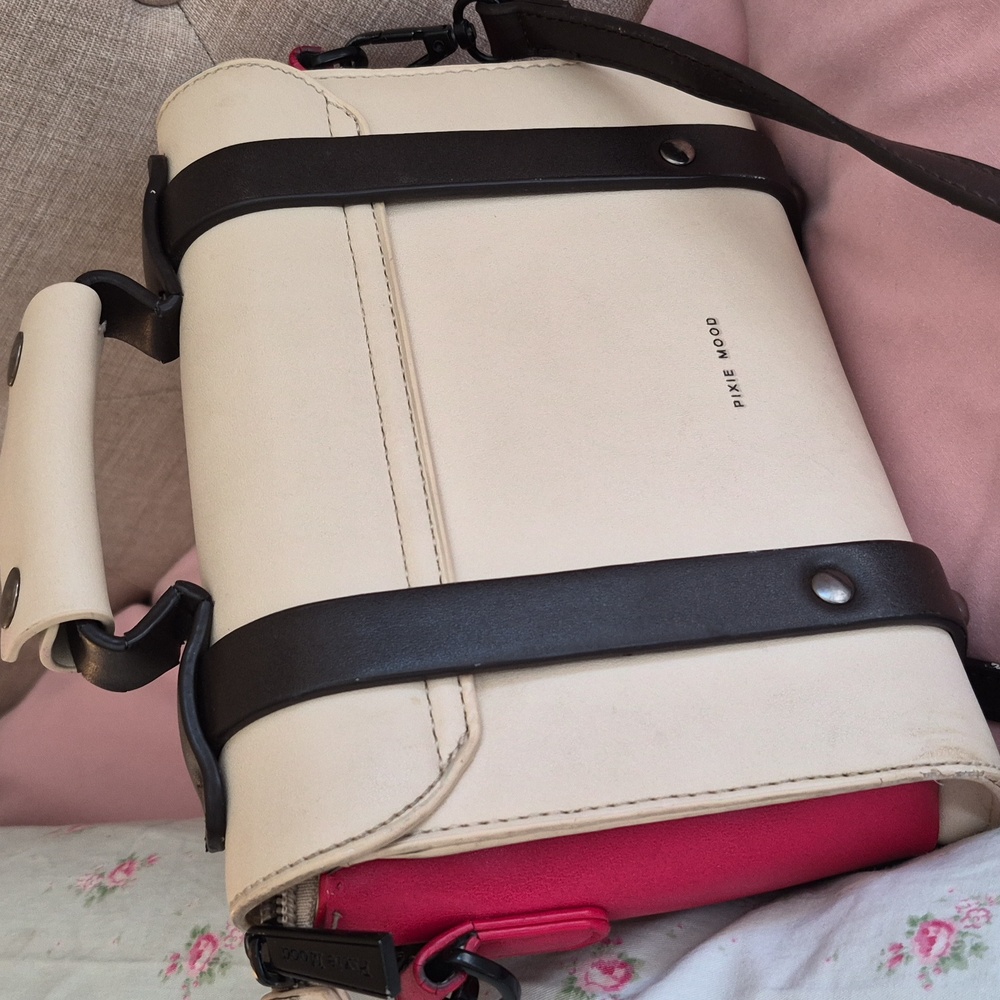 Pixie Mood Steph Vegan Leather beige/red Top Handle Boxy Crossbody Shoulder Bag - Picture 2 of 16